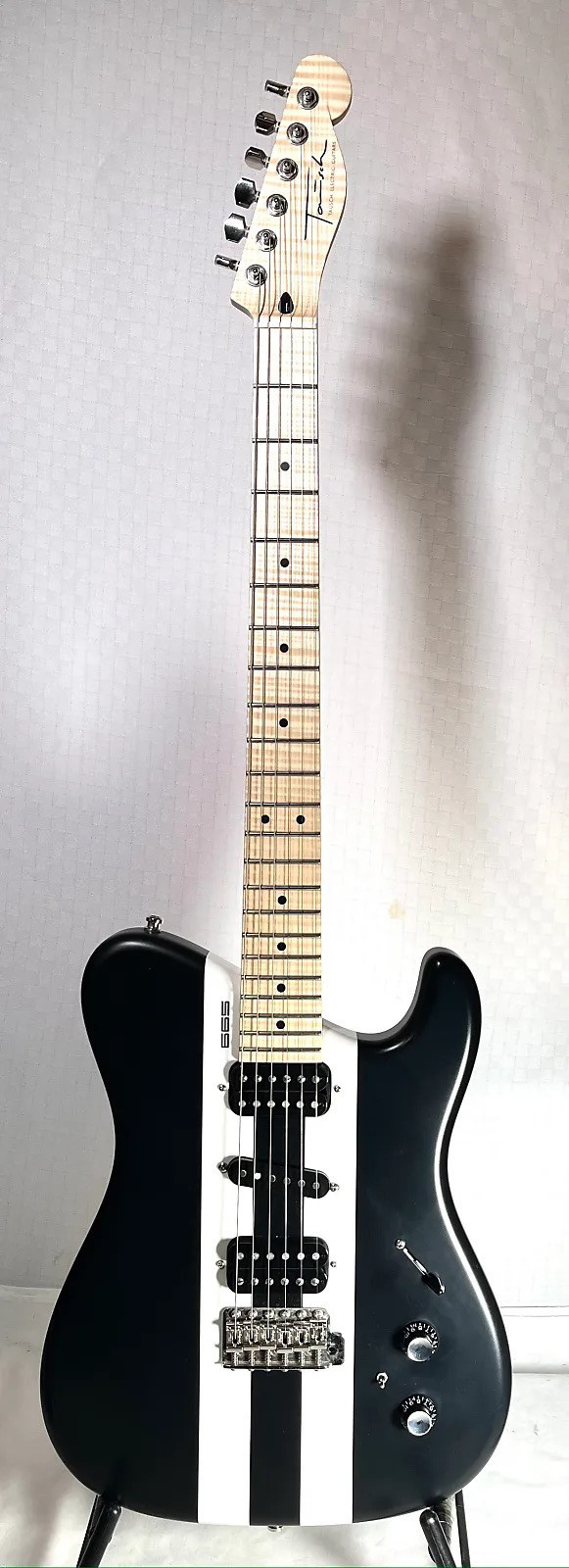 Tausch 665 White Stripes W/ SKB Case in Guitars in Cambridge