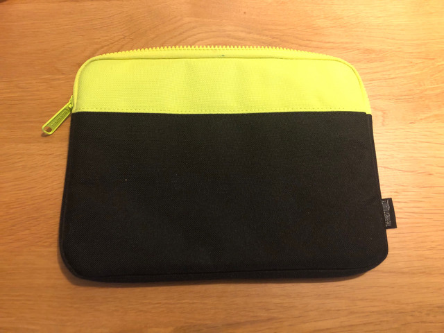 Herschel Tablet, small laptop sleeve bag in iPad & Tablet Accessories in City of Toronto - Image 2