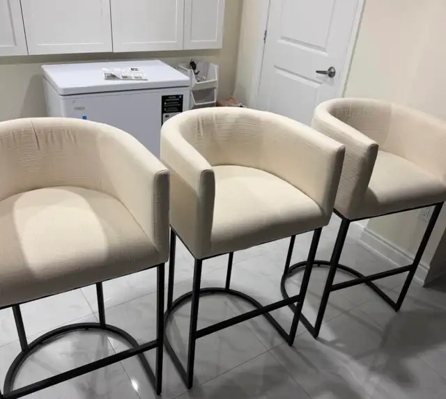 Set of 3 Cream Upholstered Bar stools in Chairs & Recliners in Markham / York Region - Image 3