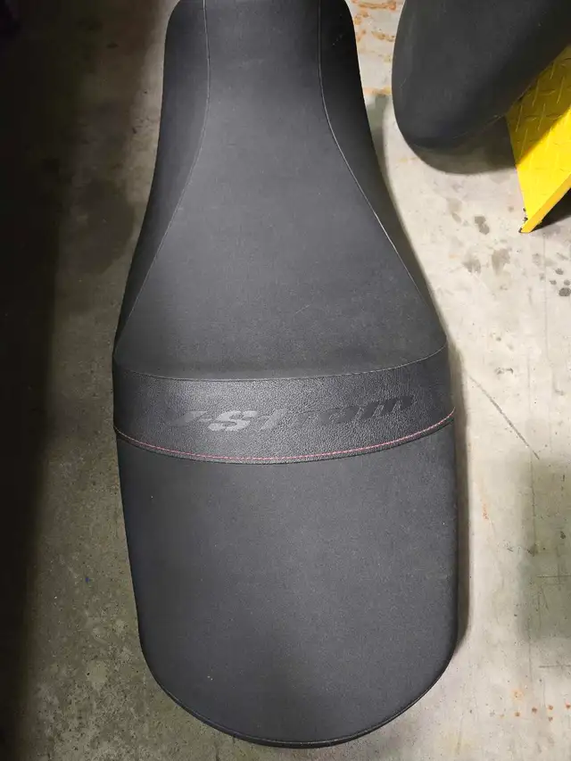 2012 suzuki Vstrom seat in Touring in Napanee - Image 2