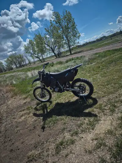 2000 ktm 300 exc runs good just had an entire engine rebuild with 3 hours on it 3000 obo