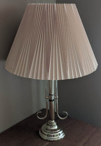 Table Top Brass Finish Tri-Lamp w Shade