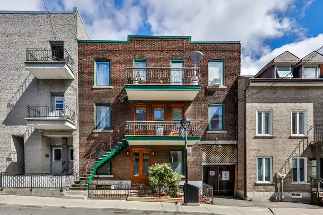 VILLAGE RÉNOVÉ 2021 - 3CAC AVEC TERRAIN PRIVÉ + ÉLECTROMÉNAGERS in Long Term Rentals in City of Montréal - Image 2