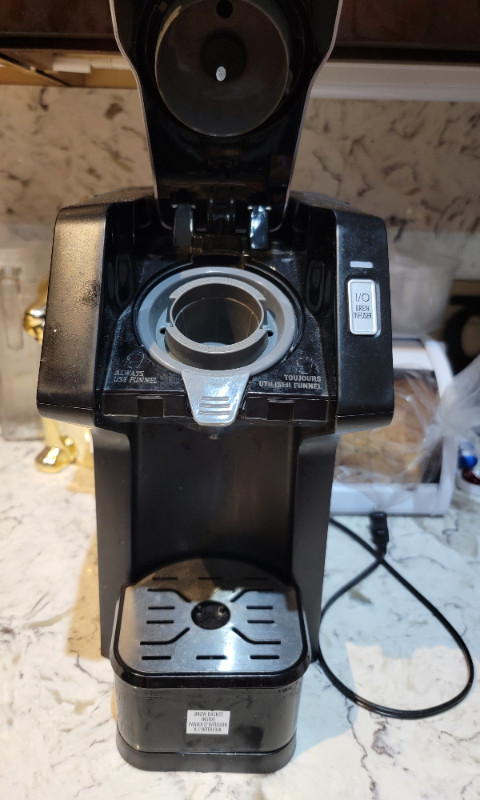 K cup - 2 way single serve coffee maker in Coffee Makers in Oshawa / Durham Region - Image 2