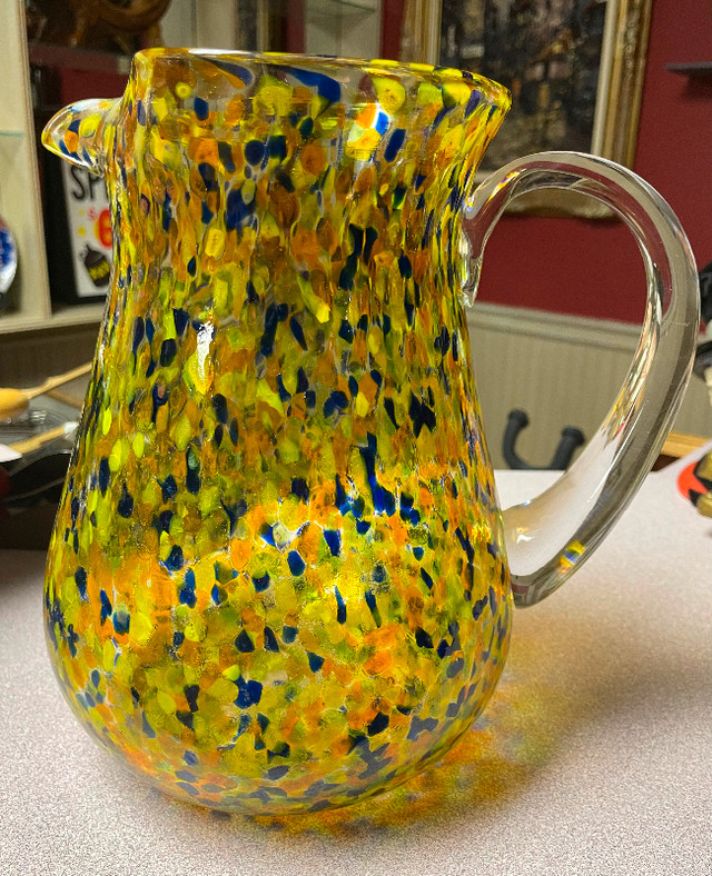 Vintage Art Glass Pitcher in Arts & Collectibles in Kitchener / Waterloo - Image 3