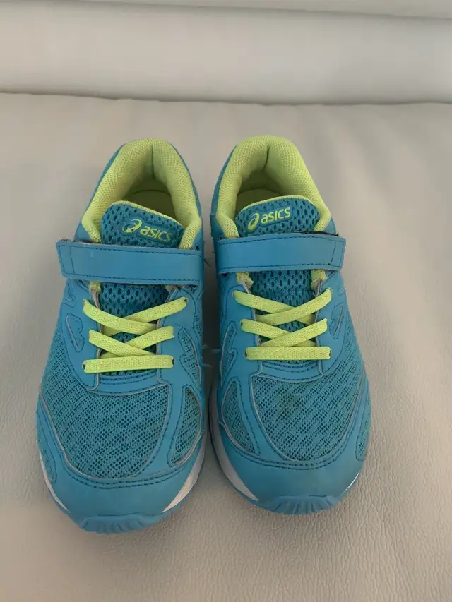 ASICS Junior Shoe in Other in Winnipeg - Image 2