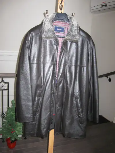 Manteau en cuir., View more