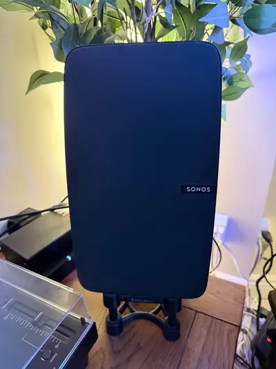 4 Sonos play5’s and a Sonos sub, View more