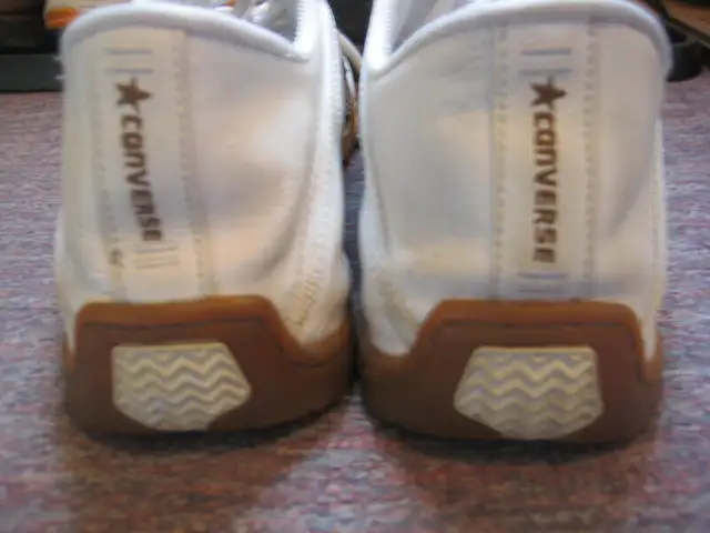 Converse Leather White/Gold Indoor Soccer Shoes Men's Size 11 in Men's Shoes in Oakville / Halton Region - Image 7