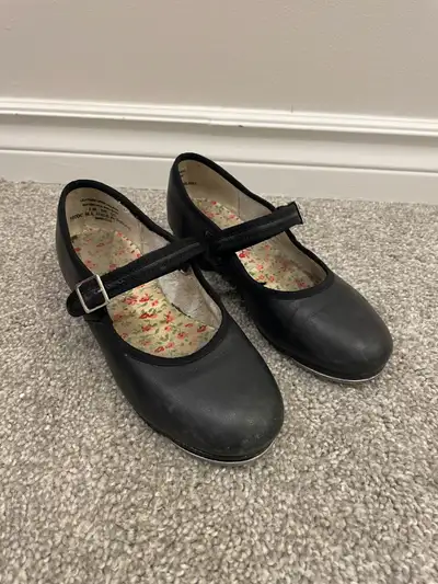 Capezio Tap Shoes (Size: 1M), View more