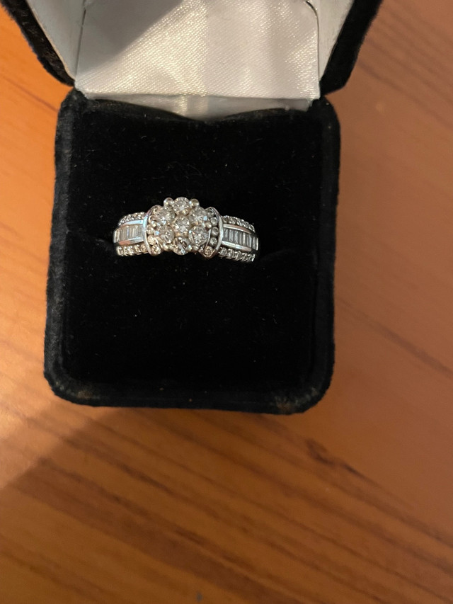 Diamond 14k white gold ring wedding band dans Bijoux et montres  à Thunder Bay - Image 2