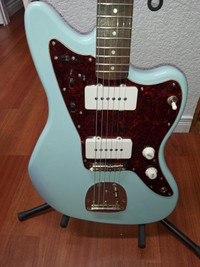 Fender Classic Vibes Jazzmaster guitar MINT (Daphne Blue)