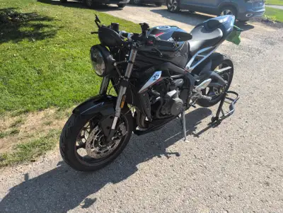 Selling my 2018 Triumph Street Triple 765 RS in pristine condition with 30,000 km. This bike has bee...