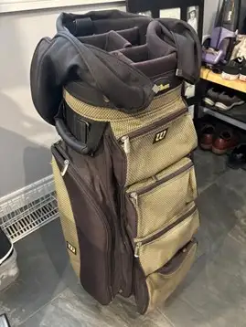 Wilson Golf Bag in Golf in Kitchener / Waterloo - Image 3