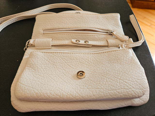 Small purse in Women's - Bags & Wallets in New Glasgow - Image 2
