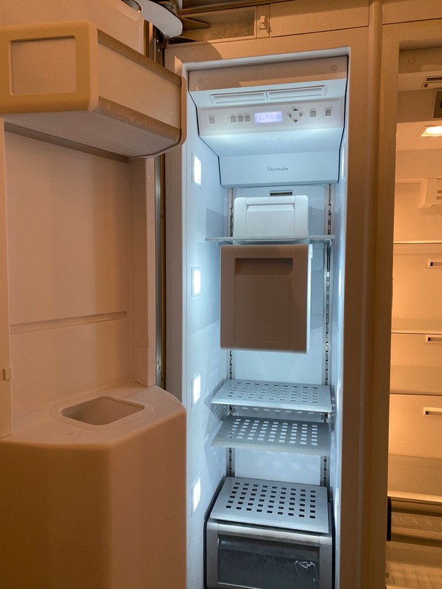 Thermador built-in 42” side-by-side fridge and freezer in Refrigerators in City of Toronto - Image 2