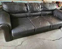 Leather couch in decent condition - FREE - pickup in Three Hills