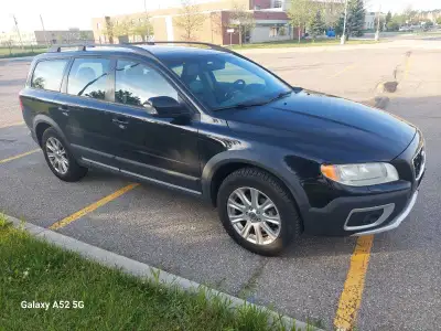 2009 Volvo XC70 AWD leather interior Sunroof Heated seats Bluetooth Currently being used to commute...