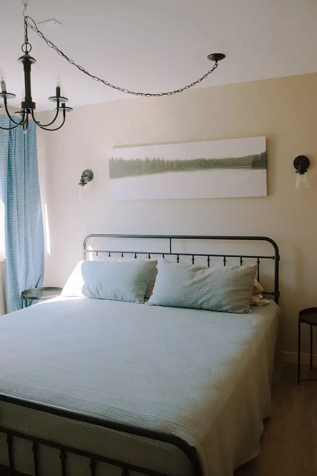 Holiday Season Rental on Fairbank Lake - Sleeps 20 in Ontario in Canada - Image 9