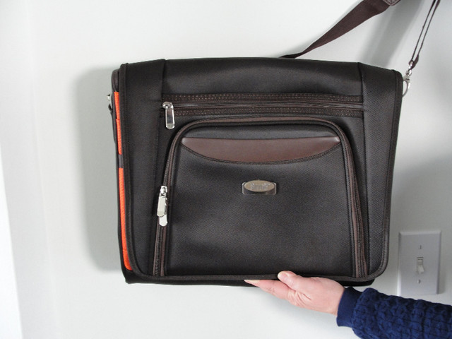 Laptop carrying bag 15.6" in Laptop Accessories in Calgary