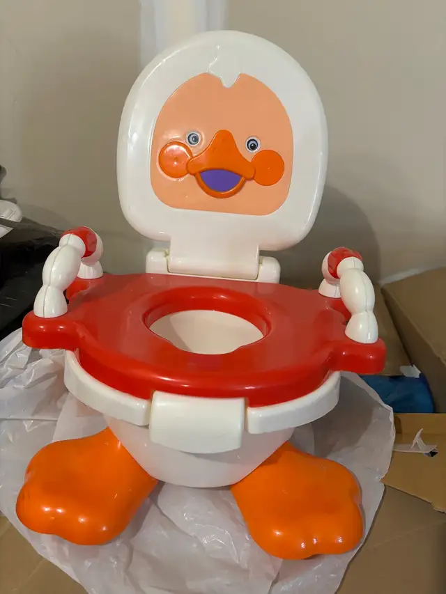 Potty Duck with stool in Bathing & Changing in Edmonton - Image 3