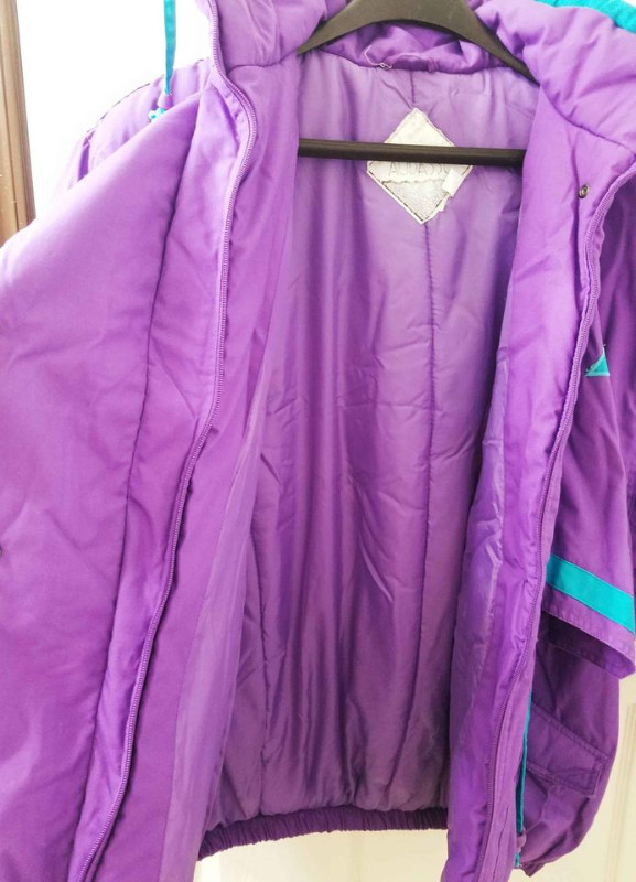 Large Insulated Women's Warm Winter Jacket 2 Pockets Drawstring in Women's - Tops & Outerwear in Winnipeg - Image 4