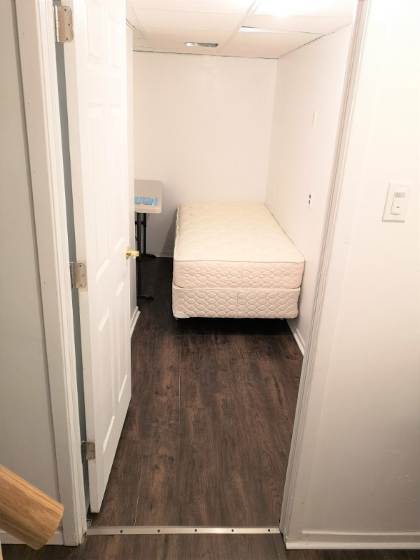 Walkley Road area Close to downtown, uOttawa and Carleton. No p Room Rentals & Roommates