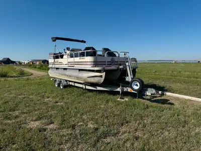 Weeres tritoon underskinned and lifting strakes. 90 hp mercury 4 stroke. Tandem trailer. Fish finder...