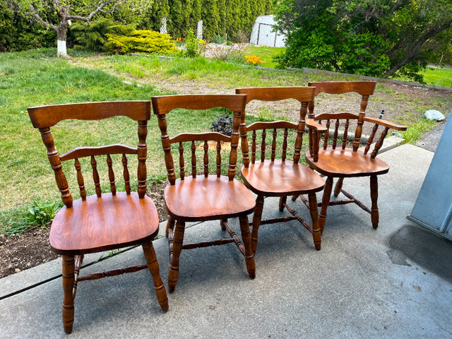 Dining Set with 4 Chairs in Dining Tables & Sets in Kelowna