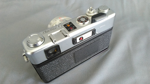 Rangefinder à film YASHICA 35 Electro GS (lentille 45mm f/1.7) dans Appareils photo et caméras  à Ville de Montréal - Image 3