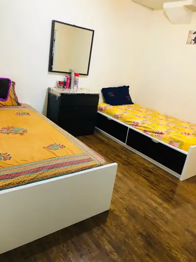 ROOM FOR GIRLS NEAR SHERIDAN COLLEGE