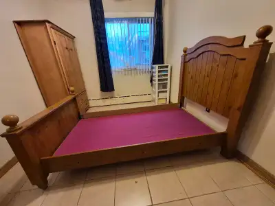 Single wooden bed frame / cadre de lit en bois pour lit simple, View more