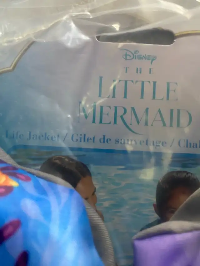 Disney Little Mermaid Life Jacket in Other in Guelph - Image 2