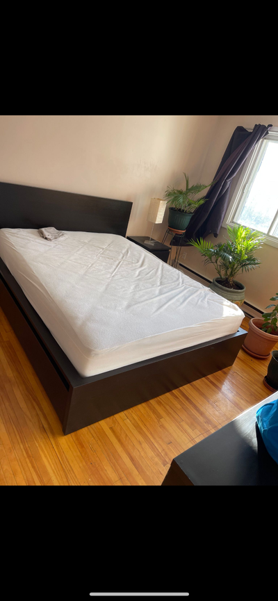 English version below Grande chambre meublée à louer dans un 5 ½ – Balcon privé Située dans un quart...