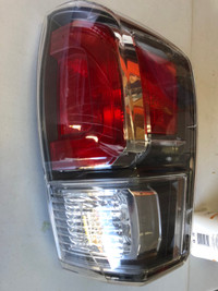Lumière arrière droite Toyota Tacoma TRD sport 2020 léger bris