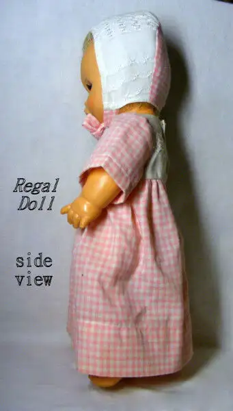 VINTAGE Regal doll, wetting, vinyl, blue sleep eyes, blond, 16” in Toys & Games in City of Toronto - Image 4