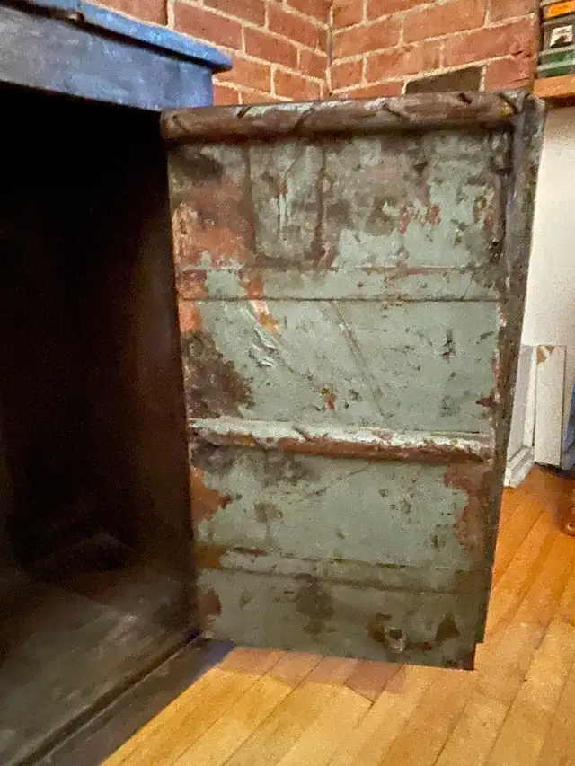 Rustic Industrial Cabinet with Antique Doors (Reclaimed Wood) in Hutches & Display Cabinets in City of Montréal - Image 5