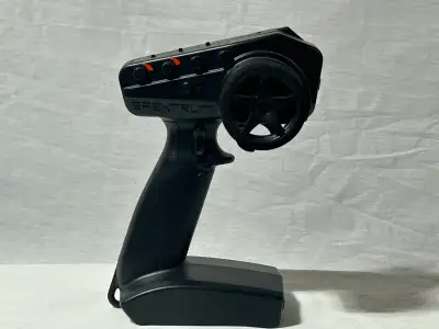 Up for sale is a Like New Spektrum DX3 Smart 3-Channel Transmitter (10/10 Condition). Included: 1 Sp...