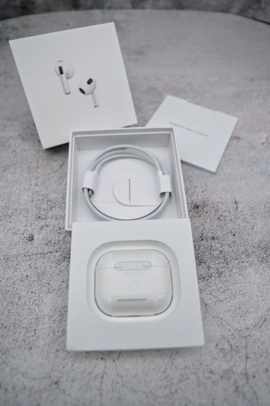 Apple Airpods 3rd Gen USED ONCE! in iPods & MP3s in Mississauga / Peel Region - Image 2