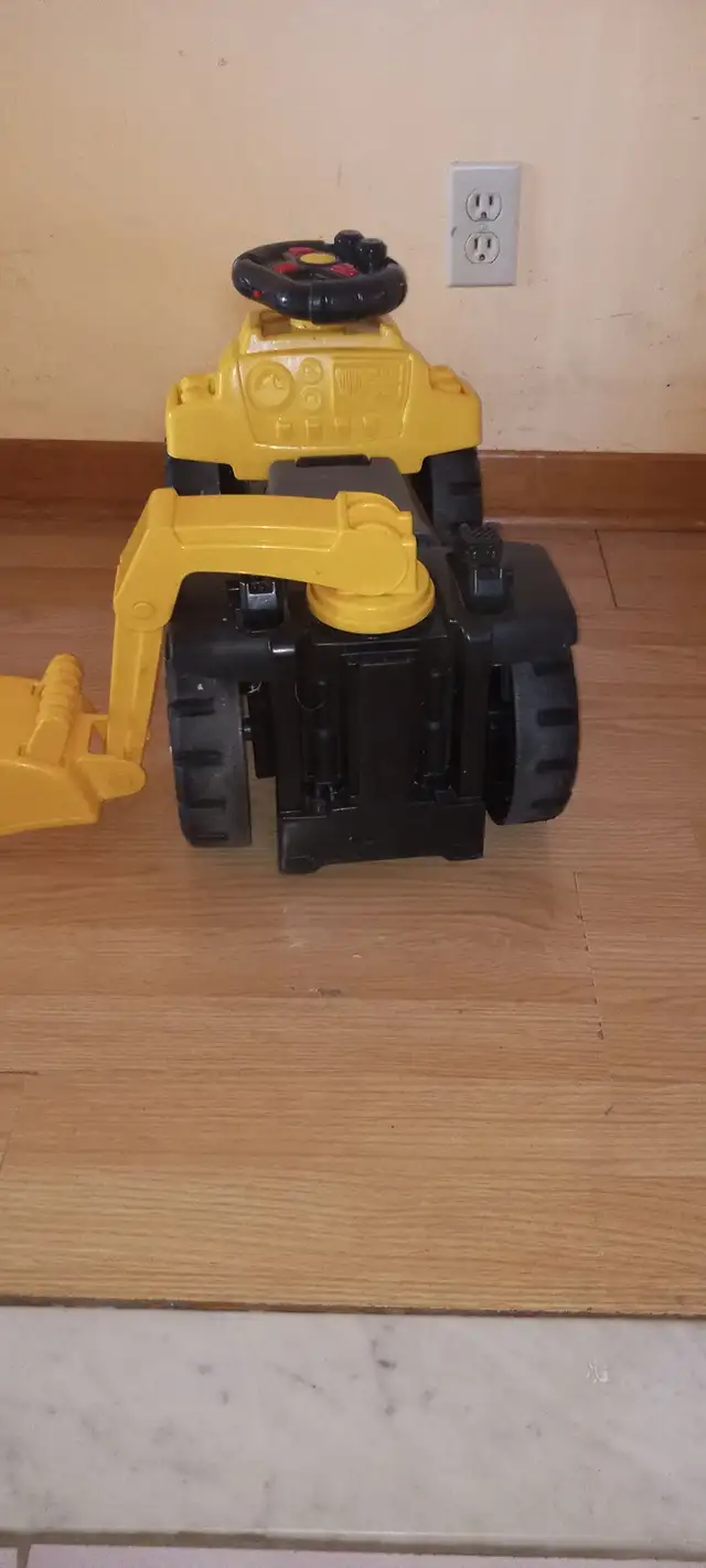 2 dump trucks; Mega Block63009267038851122