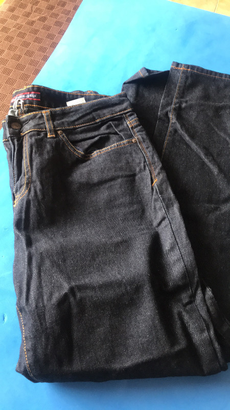 Lot de 7 pantalons jeans femme taille8-9-10 dans Femmes - Pantalons et shorts  à Longueuil/Rive Sud - Image 3
