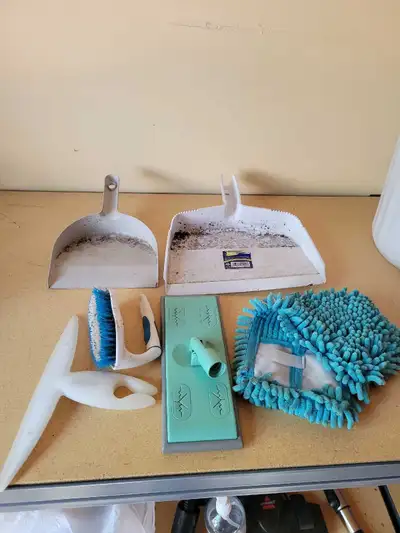 Streamline your chores with this practical assortment of cleaning supplies, featuring two dustpans,...