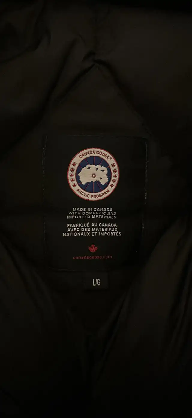 Canada Goose Puffer in Other in City of Toronto - Image 3