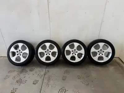 • 17 inch VW rims • Bolt pattern 5x112 • Tires: 225/45R17 Starfire • Tires have lots of tread left (...