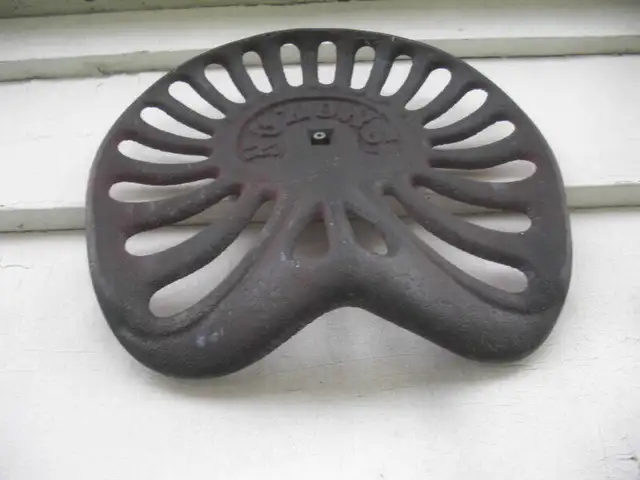 Antique Tractor Seats in Arts & Collectibles in Mississauga / Peel Region - Image 3