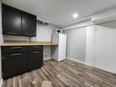 300m to Uni Campus, ALL INC cleaners wifi utilities A/C furnitur