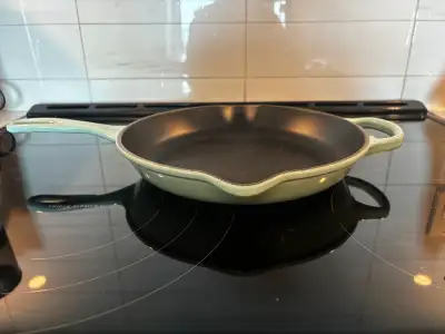 Le Creuset Iron Handle Skillet (10"), View more