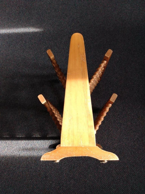 Vintage Solid Oak Magazine Rack from the 70s in Bookcases & Shelving Units in Oshawa / Durham Region - Image 3