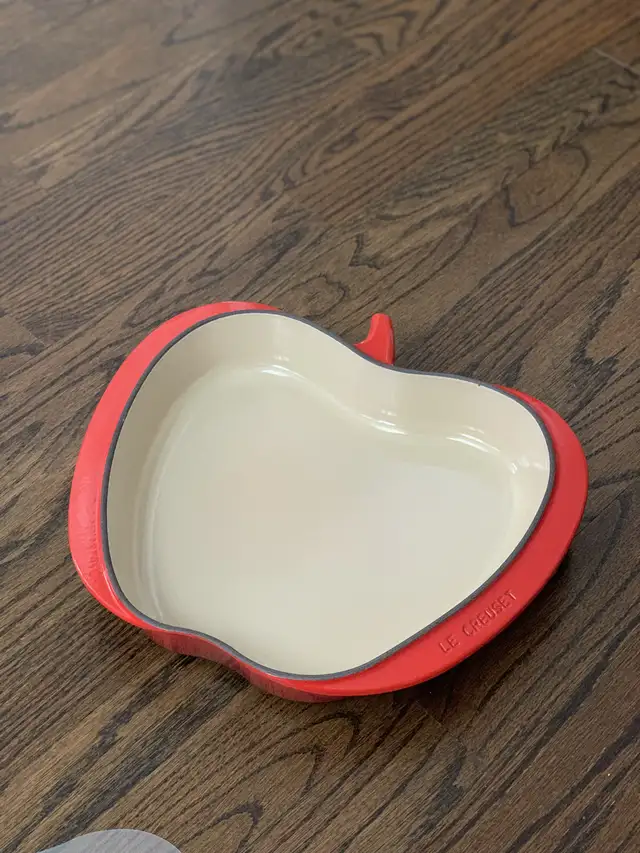 Like New Le Creuset Cerise Red Cast Iron Apple Dish in Kitchen & Dining Wares in City of Toronto - Image 4