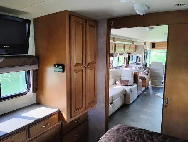 Motorisé clase A Winnebago Itasca Sunstar 35F 2012 in RVs & Motorhomes in Sherbrooke - Image 9